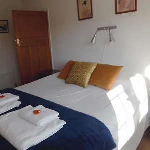 gorgeous-comfortable-house-with-gardens-and-parking.cambridgehotelsuk.com/