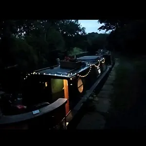 cosy-secluded-narrow-boat.yorkshirehotels.net/